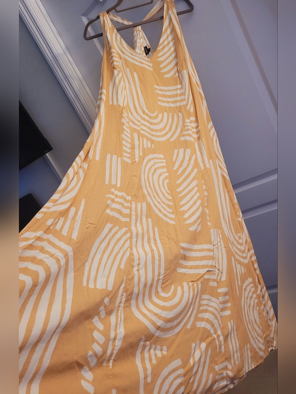 torrid Peach and White Geometric Print V-Neck Maxi Dress - Picture 5 of 12